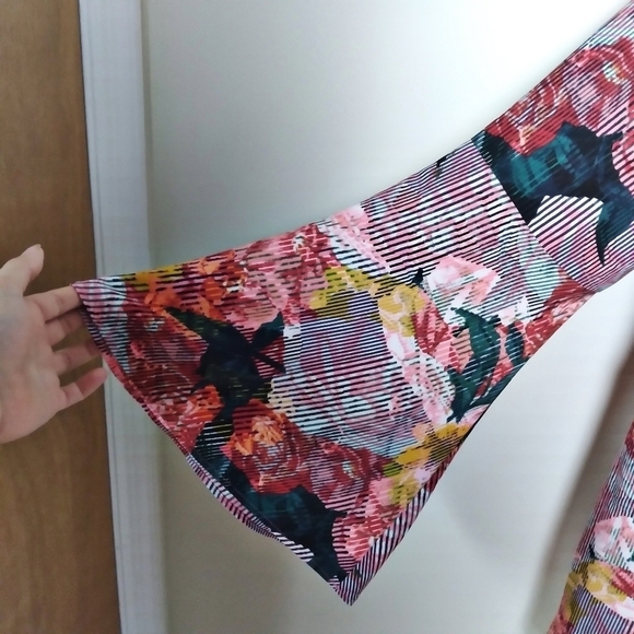 Halogen Multicolored Floral Print Bell Sleeve Tie Back Tunic Top Size Small - Picture 6 of 10